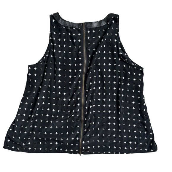 Miss Lili Black and White Cross Pattern Tank Top Sleveless Shirt Size 3X - Picture 2 of 6